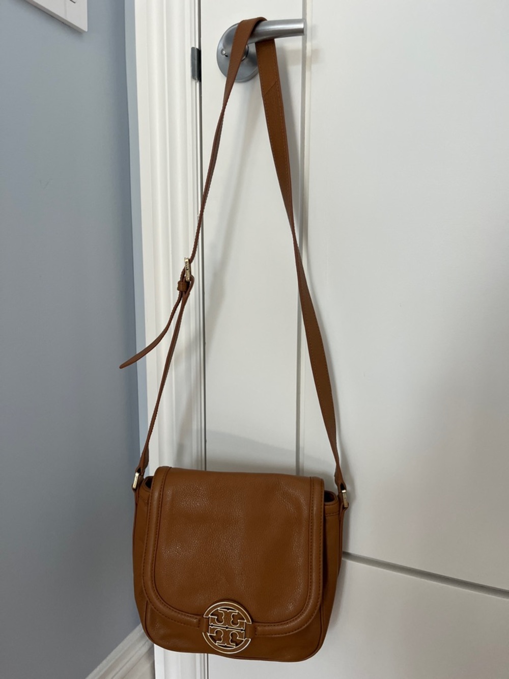 Tory Burch Brown Pebbled Leather Crossbody with Logo Turnlock